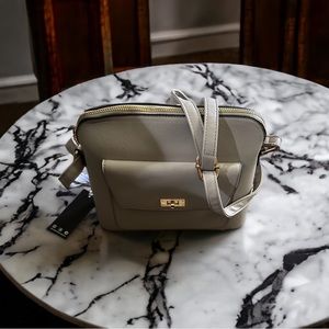 Women’s shoulder strap purse